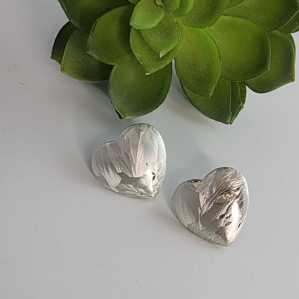 🌻3 for $18 Vintage 80's Silver Puffy Heart Earrings